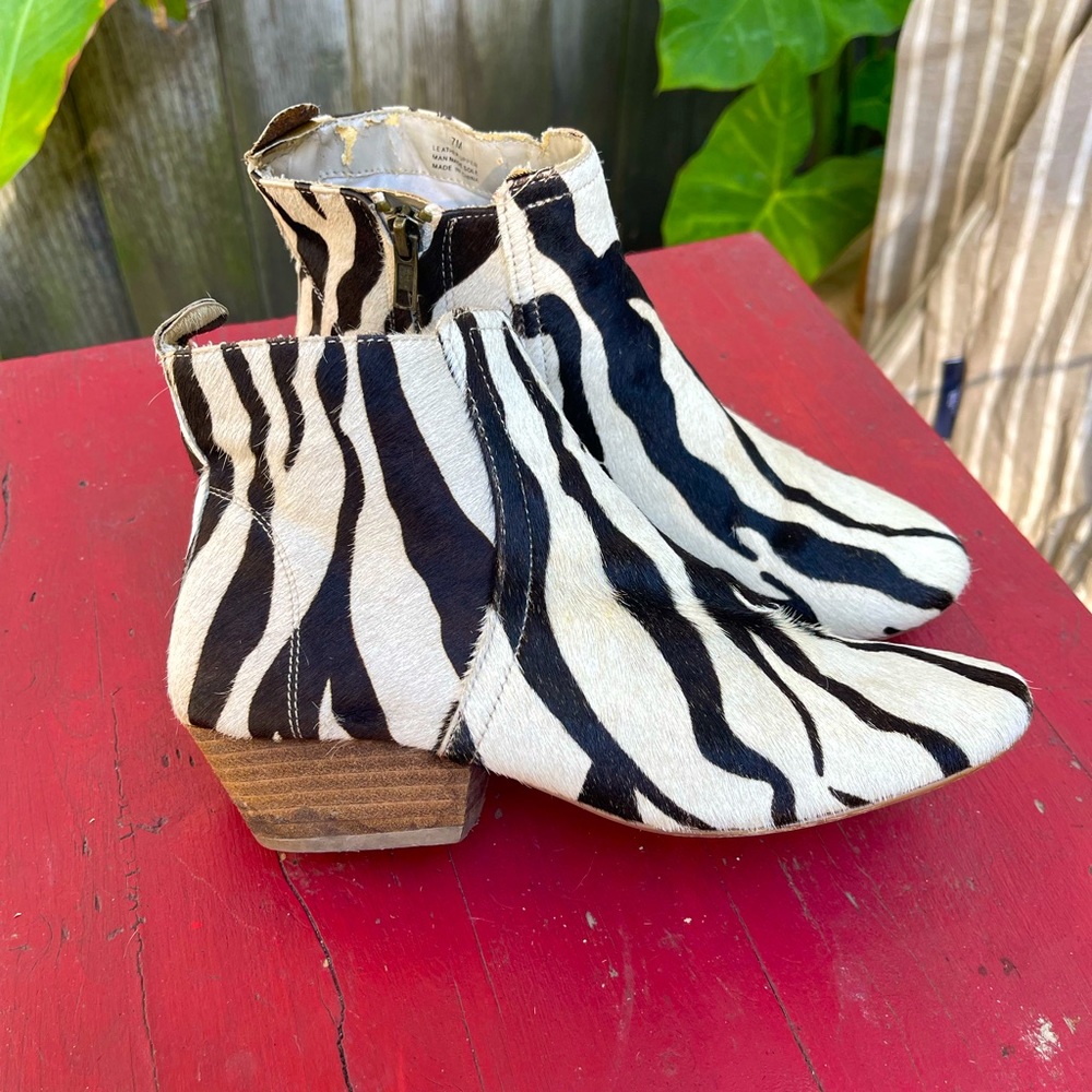 **Beautiful** Town.com leather, pony haired animal print ankle boots. 7M